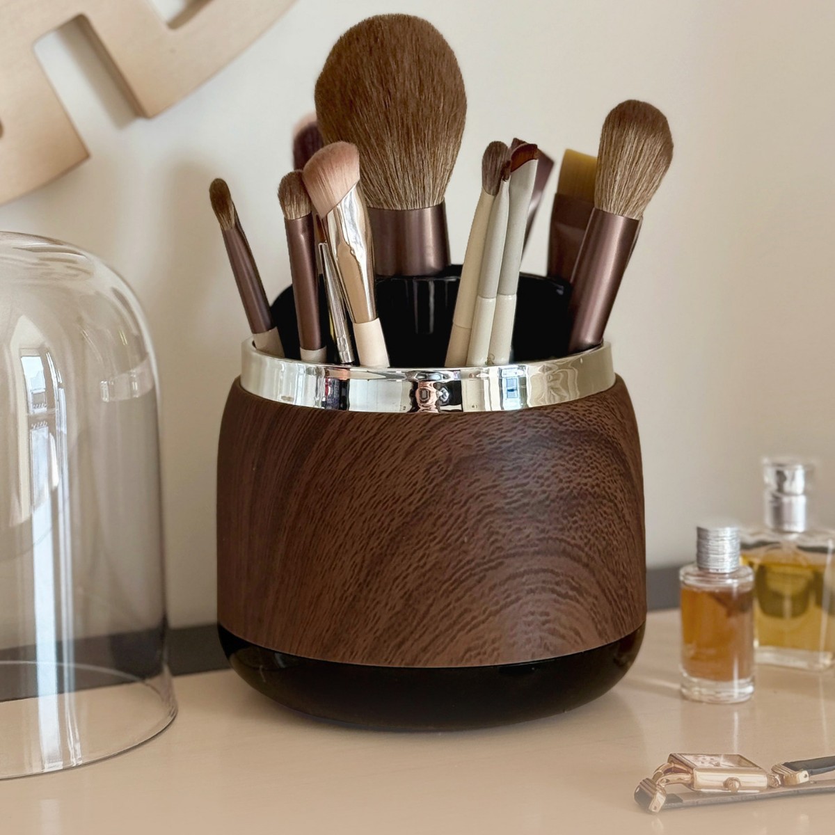 세련된 디자인의 화장품 브러시 보관함, 데스크탑용, 먼 - Luxury Skincare And Makeup Brands 리뷰 및 가격